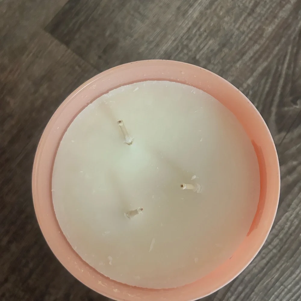 Bath & Body Works Pink Champagne Toast Candle with Gold Lid - Picture 3 of 5